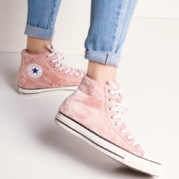 pink fur converse